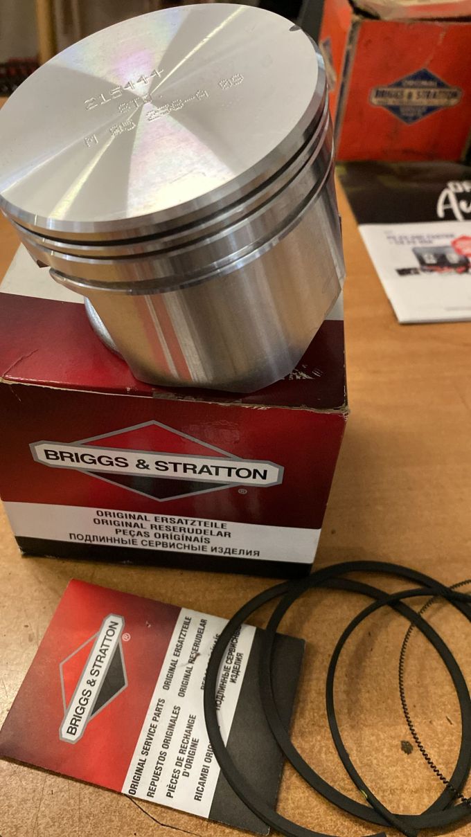 Kit pistone originale Briggs & Stratton, codice 696397.