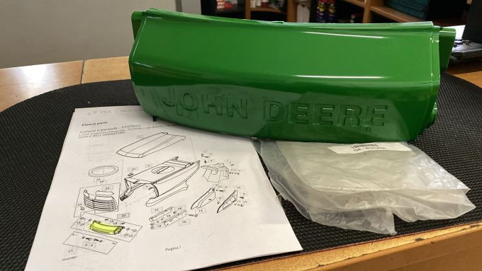 Supporto Cofano JOHN DEERE Trattorino rasaerba LT133-150-155-160-166-170-180-190