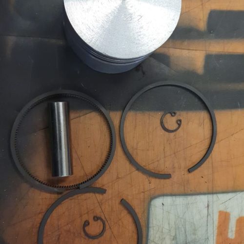 Pistone completo di fasce e raschiaolio 65mm